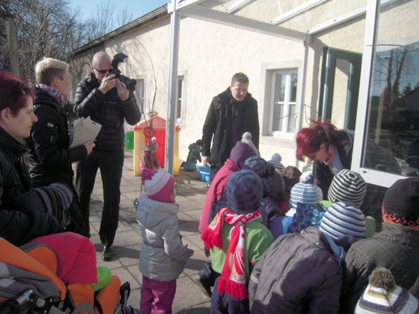 Scheck-Übergabe durch VR Bank - 05.03.2013